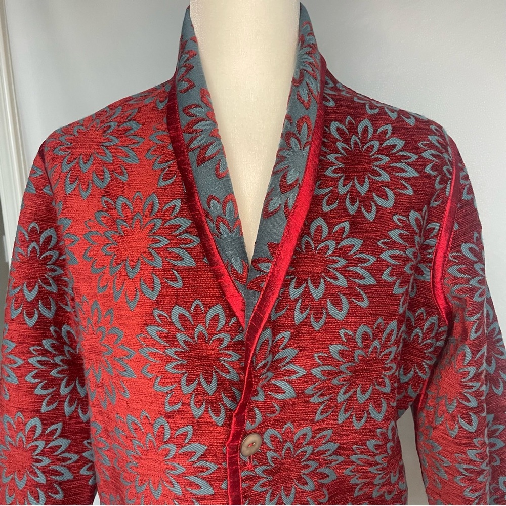 Beautiful Grey and red jacket doble side great condition